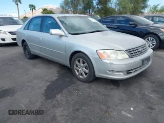 2004 Toyota Avalon XL with VIN 4T1BF28B44U340562, listed as a IAAI auction lot 42038732 with 208,481 mi miles. Bid and sale history available at carsss.com. Image 1.