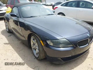 2008 BMW Z4 3.0i z VIN 4USBU33598LW75887, wystawiony jako IAAI lot #42168048 z przebiegiem 78 172 mil mil oraz . Historia ofert i sprzedaży dostępna na DreamBid. Obrazek 1.