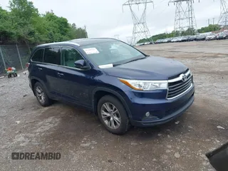 2015 Toyota Highlander XLE z VIN 5TDJKRFH2FS148558, wystawiony jako IAAI lot #42450217 z przebiegiem 137 754 mil mil oraz . Historia ofert i sprzedaży dostępna na DreamBid. Obrazek 1.