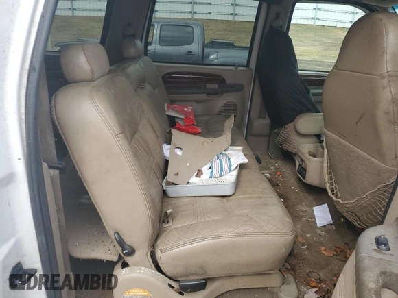 2000 Ford Excursion Limited with VIN 1FMNU42L3YEC40856, listed as a Copart auction lot 43702325 with 242,903 mi miles and Clean title. Bid and sale history available at DreamBid. Image 11.