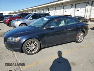 2008 Volvo C70 z VIN YV1MC672X8J049242, wystawiony jako Copart lot #54131745 z przebiegiem 125 060 mil mil oraz Szkoda całkowita • Salvage title. Historia ofert i sprzedaży dostępna na DreamBid. Obrazek 1.