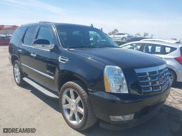 2013 Cadillac Escalade Luxury with VIN 1GYS3BEF1DR112438, listed as a IAAI auction lot 41764788 with 98,907 mi miles. Bid and sale history available at carsss.com. Image 1.