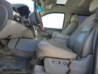 2007 Chevrolet Suburban LTZ with VIN 3GNFC16097G248582, listed as a Copart auction lot 49572645 with 205,613 mi miles and Non Repairable. Bid and sale history available at carsss.com. Image 7.