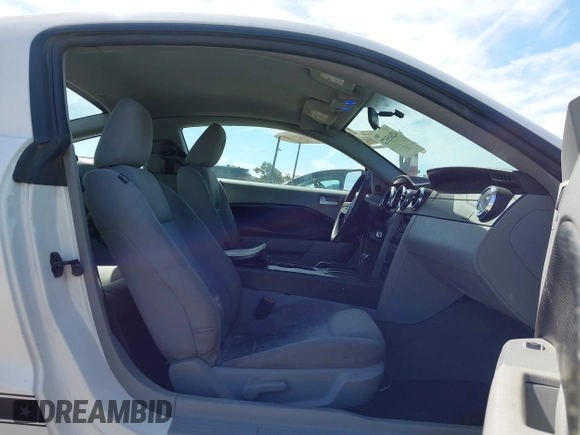 2008 Ford Mustang Deluxe with VIN 1ZVHT80NX85158801, listed as a IAAI auction lot 42015572 with 184,920 mi miles. Bid and sale history available at carsss.com. Image 5.