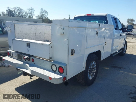 2017 Ford F-250 XL z VIN 1FD7X2A62HEB54633, wystawiony jako IAAI lot #42272440 z przebiegiem 76 521 mil mil oraz . Historia ofert i sprzedaży dostępna na DreamBid. Obrazek 4.
