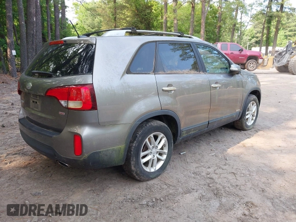 2014 Kia Sorento LX z VIN 5XYKTDA61EG549167, wystawiony jako IAAI lot #42407870 z przebiegiem 40 669 mil mil oraz . Historia ofert i sprzedaży dostępna na DreamBid. Obrazek 4.
