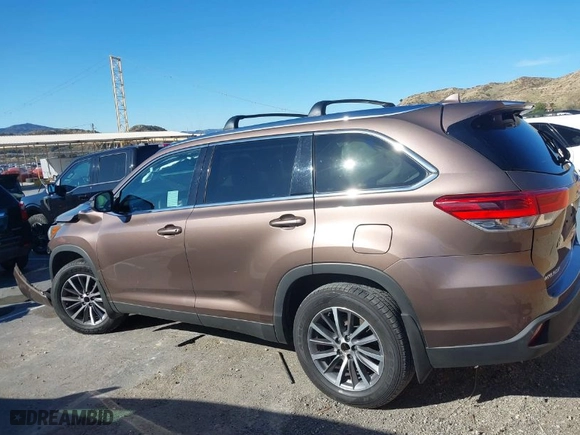 2019 Toyota Highlander SE with VIN 5TDKZRFH6KS351253, listed as a IAAI auction lot 41558768 with NaN miles. Bid and sale history available at carsss.com. Image 14.