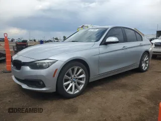 2016 BMW 3 Series 320i xDrive z VIN WBA8A3C57GK689121, wystawiony jako Copart lot #58373005 z przebiegiem 83 307 mil mil oraz Czysty tytuł • Clean title. Historia ofert i sprzedaży dostępna na DreamBid. Obrazek 1.