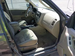 2007 Ford Escape XLT with VIN 1FMYU03167KA10635, listed as a IAAI auction lot 42009859 with 1 mi miles. Bid and sale history available at carsss.com. Image 5.