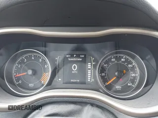 2015 Jeep Cherokee Latitude z VIN 1C4PJMCS2FW601271, wystawiony jako IAAI lot #41969742 z przebiegiem 94 224 mil mil oraz . Historia ofert i sprzedaży dostępna na DreamBid. Obrazek 7.