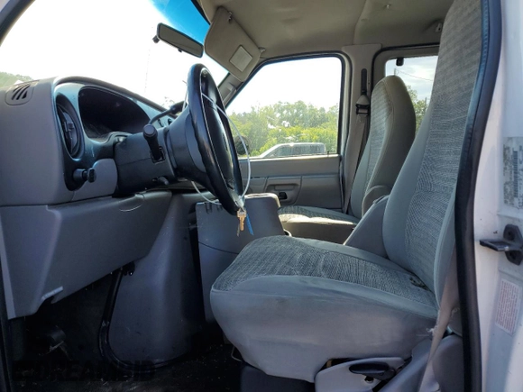 2001 Ford Econoline Passenger XL z VIN 1FBSS31LX1HB15466, wystawiony jako Copart lot #55667965 z przebiegiem 188 590 mil mil oraz Szkoda całkowita • Salvage title. Historia ofert i sprzedaży dostępna na DreamBid. Obrazek 7.