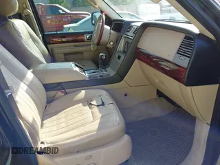 2005 Lincoln Navigator Luxury z VIN 5LMFU27505LJ07799, wystawiony jako IAAI lot #42426206 z przebiegiem 234 366 mil mil oraz . Historia ofert i sprzedaży dostępna na DreamBid. Obrazek 5.