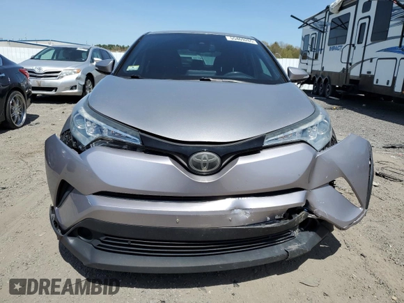 2018 Toyota C-HR XLE z VIN NMTKHMBX8JR001011, wystawiony jako Copart lot #55469265 z przebiegiem 106 938 mil mil oraz Szkoda całkowita • Salvage title. Historia ofert i sprzedaży dostępna na DreamBid. Obrazek 5.