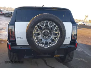 2025 GMC Hummer EV 3X with VIN 1GKB0RDC3SU105813, listed as a IAAI auction lot 41321485 with 461 mi miles. Bid and sale history available at carsss.com. Image 16.