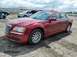 2013 Chrysler 300 z VIN 2C3CCAAGXDH727934, wystawiony jako Copart lot #55656025 z przebiegiem 100 567 mil mil oraz Szkoda całkowita • Salvage title. Historia ofert i sprzedaży dostępna na DreamBid. Obrazek 1.