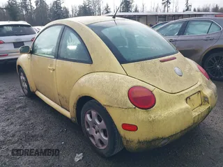 2003 Volkswagen New Beetle Coupe GLS with VIN 3VWCK21C23M406310, listed as a IAAI auction lot 41738895 with 140,308 mi miles. Bid and sale history available at carsss.com. Image 3.