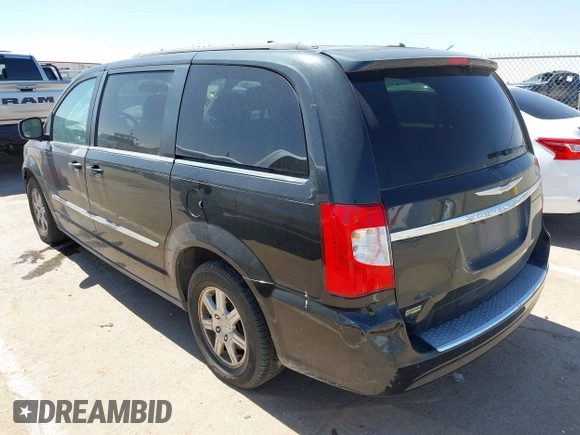 2013 Chrysler Town & Country Touring z VIN 2C4RC1BG7DR577053, wystawiony jako IAAI lot #42432189 z przebiegiem 135 957 mil mil oraz . Historia ofert i sprzedaży dostępna na DreamBid. Obrazek 3.