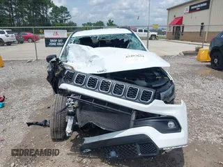 2024 Jeep Compass Latitude with VIN 3C4NJDBN1RT132767, listed as a IAAI auction lot 42497634 with Not provided miles and . Bid and sale history available at DreamBid. Image 12.