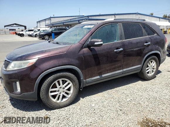 2014 Kia Sorento LX z VIN 5XYKT4A63EG434490, wystawiony jako Copart lot #57361795 z przebiegiem 146 278 mil mil oraz Czysty tytuł • Clean title. Historia ofert i sprzedaży dostępna na DreamBid. Obrazek 1.
