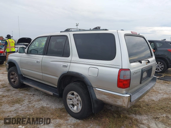 2000 Toyota 4Runner SR5 with VIN JT3GN86R0Y0159931, listed as a IAAI auction lot 40493131 with 200,277 mi miles and . Bid and sale history available at DreamBid. Image 3.
