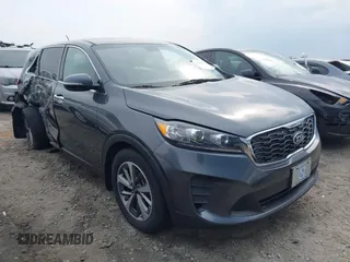 2020 Kia Sorento S z VIN 5XYPG4A5XLG690303, wystawiony jako IAAI lot #42070603 z przebiegiem 55 434 mil mil oraz . Historia ofert i sprzedaży dostępna na DreamBid. Obrazek 1.