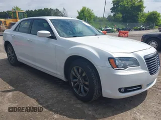2014 Chrysler 300 S z VIN 2C3CCAGG9EH316047, wystawiony jako IAAI lot #42395094 z przebiegiem 75 878 mil mil oraz . Historia ofert i sprzedaży dostępna na DreamBid. Obrazek 1.
