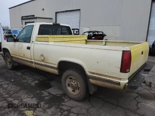 1997 GMC Sierra 1500 with VIN 1GTGC24R4VZ546832, listed as a Copart auction lot 87954535 with 411,941 mi miles and Clean Title. Bid and sale history available at DreamBid. Image 2.