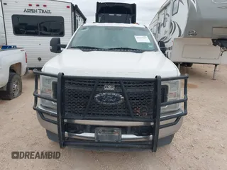 2019 Ford F-250 XL с VIN 1FT7W2B65KEE73554, выставлен на аукционе IAAI как лот 42523527 с пробегом 260 323 миль миль и . История ставок и продаж доступна на DreamBid. Изображение 11.