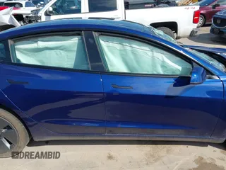 2023 Tesla Model 3 z VIN 5YJ3E1EA8PF403743, wystawiony jako IAAI lot #42076747 z przebiegiem 58 399 mil mil oraz . Historia ofert i sprzedaży dostępna na DreamBid. Obrazek 14.