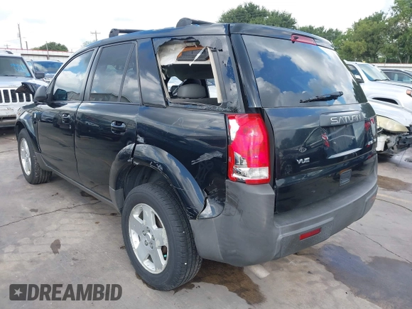 2005 Saturn VUE z VIN 5GZCZ63445S804199, wystawiony jako IAAI lot #39604225 z przebiegiem 132 819 mil mil oraz . Historia ofert i sprzedaży dostępna na DreamBid. Obrazek 3.