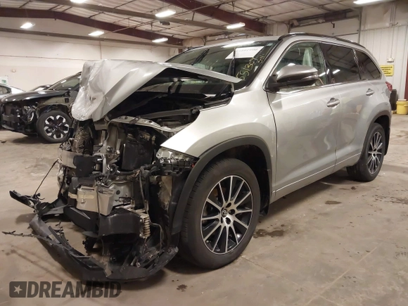 2018 Toyota Highlander SE z VIN 5TDJZRFH7JS551309, wystawiony jako IAAI lot #41801990 z przebiegiem 132 970 mil mil oraz . Historia ofert i sprzedaży dostępna na DreamBid. Obrazek 2.