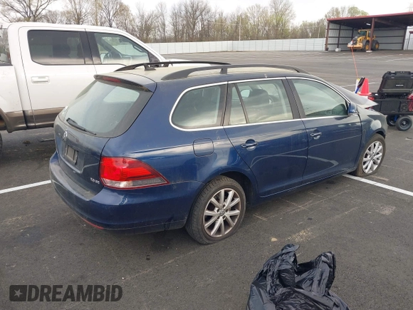 2013 Volkswagen Jetta SportWagen SE w/Sunroof with VIN 3VWPP7AJ7DM670509, listed as a IAAI auction lot 41887876 with 1 mi miles. Bid and sale history available at carsss.com. Image 4.