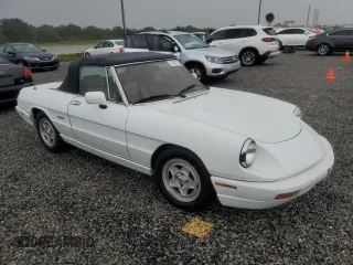 1991 Alfa Romeo Spider z VIN ZARBB32G8M6005213, wystawiony jako Copart lot #74077224 z przebiegiem Nie podano mil oraz Nie do naprawy. Historia ofert i sprzedaży dostępna na DreamBid. Obrazek 4.