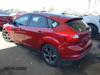 2014 Ford Focus SE z VIN 1FADP3K21EL326401, wystawiony jako IAAI lot #42261913 z przebiegiem 104 717 mil mil oraz . Historia ofert i sprzedaży dostępna na DreamBid. Obrazek 3.