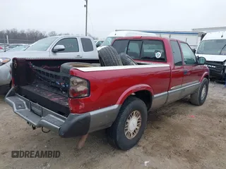 1997 GMC Sonoma with VIN 1GTCT19W9V8510454, listed as a IAAI auction lot 41604622 with 204,855 mi miles. Bid and sale history available at carsss.com. Image 4.