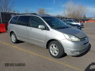 2004 Toyota Sienna XLE with VIN 5TDBA22CX4S003211, listed as a IAAI auction lot 41818899 with 261,969 mi miles. Bid and sale history available at carsss.com. Image 1.