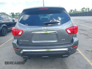2018 Nissan Pathfinder S z VIN 5N1DR2MM9JC614833, wystawiony jako IAAI lot #42166948 z przebiegiem 157 647 mil mil oraz . Historia ofert i sprzedaży dostępna na DreamBid. Obrazek 16.