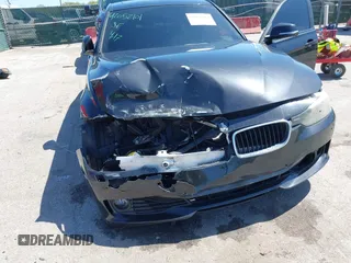 2013 BMW 3 Series 328i z VIN WBA3C1C56DF438426, wystawiony jako IAAI lot #42052101 z przebiegiem 180 524 mil mil oraz . Historia ofert i sprzedaży dostępna na DreamBid. Obrazek 6.
