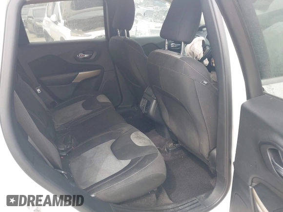 2018 Jeep Cherokee Latitude with VIN 1C4PJLCBXJD558927, listed as a IAAI auction lot 41942214 with 84,289 mi miles. Bid and sale history available at carsss.com. Image 8.