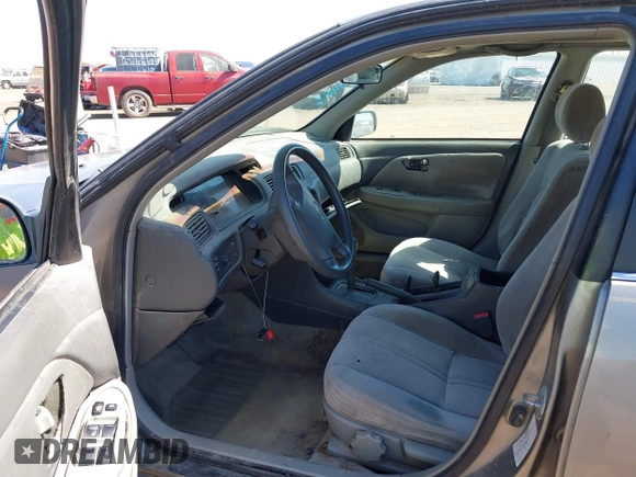 1998 Toyota Camry LE z VIN 4T1BG22K0WU352118, wystawiony jako IAAI lot #42066267 z przebiegiem 289 599 mil mil oraz . Historia ofert i sprzedaży dostępna na DreamBid. Obrazek 5.