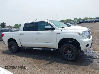 2013 Toyota Tundra Limited z VIN 5TFHY5F17DX295216, wystawiony jako IAAI lot #42390140 z przebiegiem 230 902 mil mil oraz . Historia ofert i sprzedaży dostępna na DreamBid. Obrazek 13.