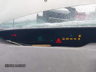 2005 Toyota Prius z VIN JTDKB20U553015603, wystawiony jako IAAI lot #41753696 z przebiegiem 299 999 mil mil oraz . Historia ofert i sprzedaży dostępna na DreamBid. Obrazek 7.