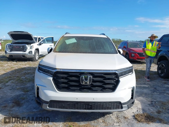 2024 Honda Pilot Elite with VIN 5FNYG1H81RB025163, listed as a IAAI auction lot 40502507 with 9,867 mi miles. Bid and sale history available at carsss.com. Image 12.