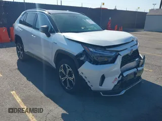 2024 Toyota RAV4 XSE with VIN JTMEB3FV0RD205571, listed as a IAAI auction lot 42290673 with 5,516 mi miles and . Bid and sale history available at DreamBid. Image 1.