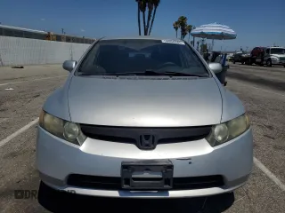 2008 Honda Civic LX z VIN 1HGFA16588L044582, wystawiony jako Copart lot #58868885 z przebiegiem 184 677 mil mil oraz Szkoda całkowita • Salvage title. Historia ofert i sprzedaży dostępna na DreamBid. Obrazek 5.