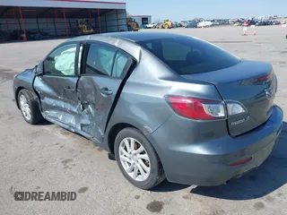2012 Mazda 3 i Touring z VIN JM1BL1V73C1695634, wystawiony jako IAAI lot #42223477 z przebiegiem 138 302 mil mil oraz . Historia ofert i sprzedaży dostępna na DreamBid. Obrazek 3.
