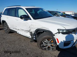 2024 Jeep Grand Cherokee Limited z VIN 1C4RJHBG2RC230115, wystawiony jako IAAI lot #41071409 z przebiegiem 4711 mil mil oraz . Historia ofert i sprzedaży dostępna na DreamBid. Obrazek 6.