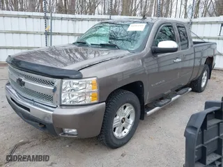 2011 Chevrolet Silverado 1500 LT with VIN 1GCRKSE33BZ332156, listed as a IAAI auction lot 41913313 with 124,130 mi miles. Bid and sale history available at carsss.com. Image 17.