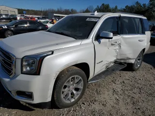 2017 GMC Yukon SLT with VIN 1GKS1BKC5HR337672, listed as a Copart auction lot 88647345 with 121,648 mi miles and Salvage Title. Bid and sale history available at carsss.com. Image 1.