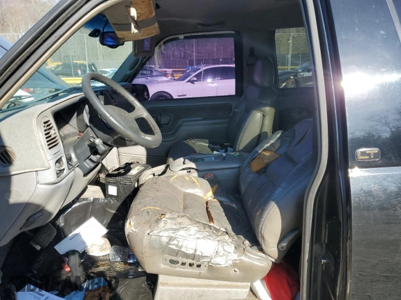 1998 Chevrolet Tahoe z VIN 3GNEK18R9WG123185, wystawiony jako Copart lot #53020915 z przebiegiem 310 261 mil mil oraz Nie do naprawy • Non repairable. Historia ofert i sprzedaży dostępna na DreamBid. Obrazek 7.